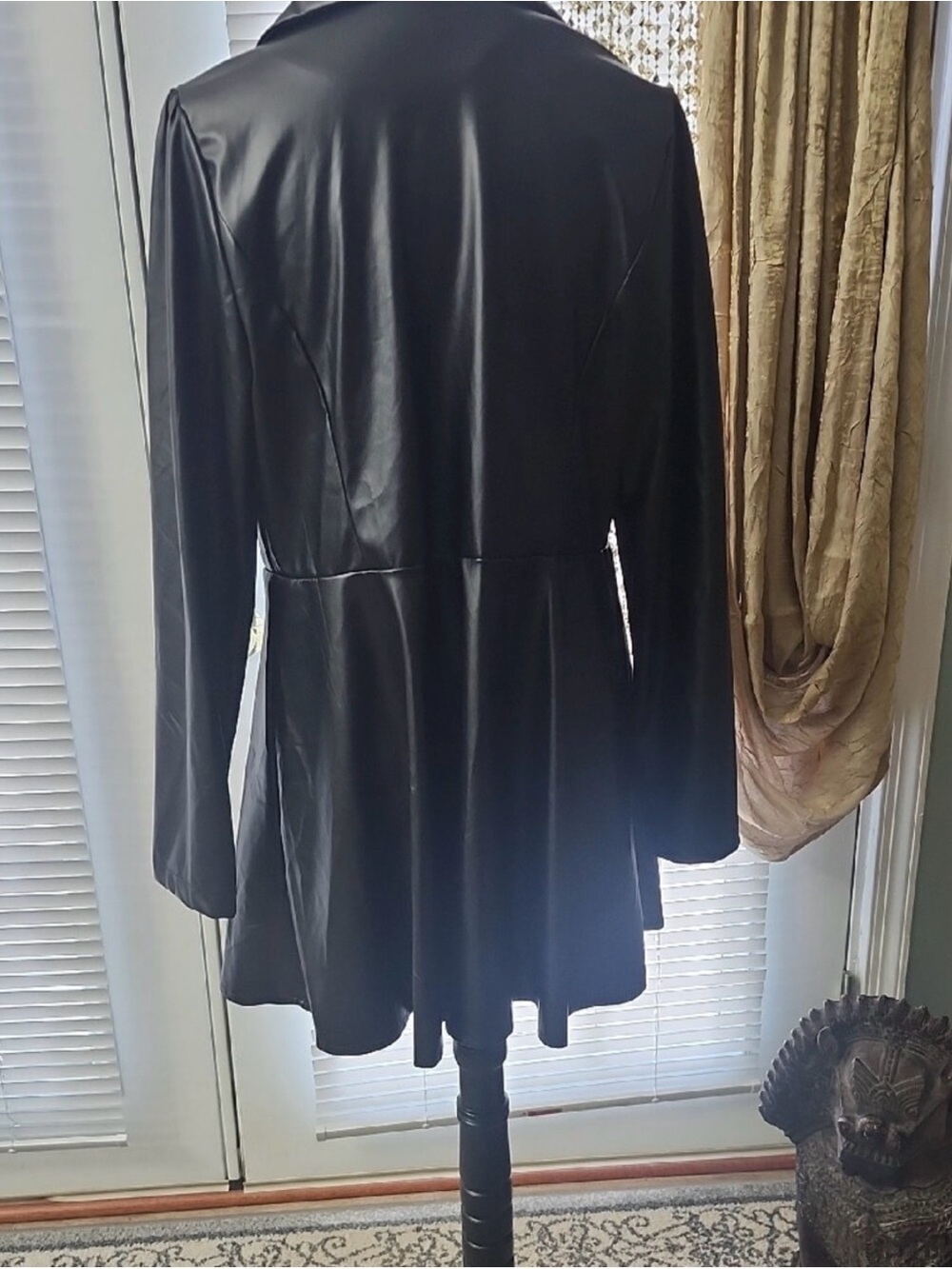 SHEIN Black Faux Leather Fit-and-Flare Blazer Jacket - Picture 5 of 6